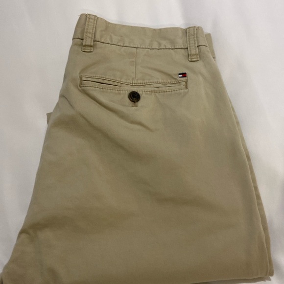 Tommy Hilfiger Other - Men’s Tommy Hilfiger khaki pants in size 31W 32L. In excellent condition
